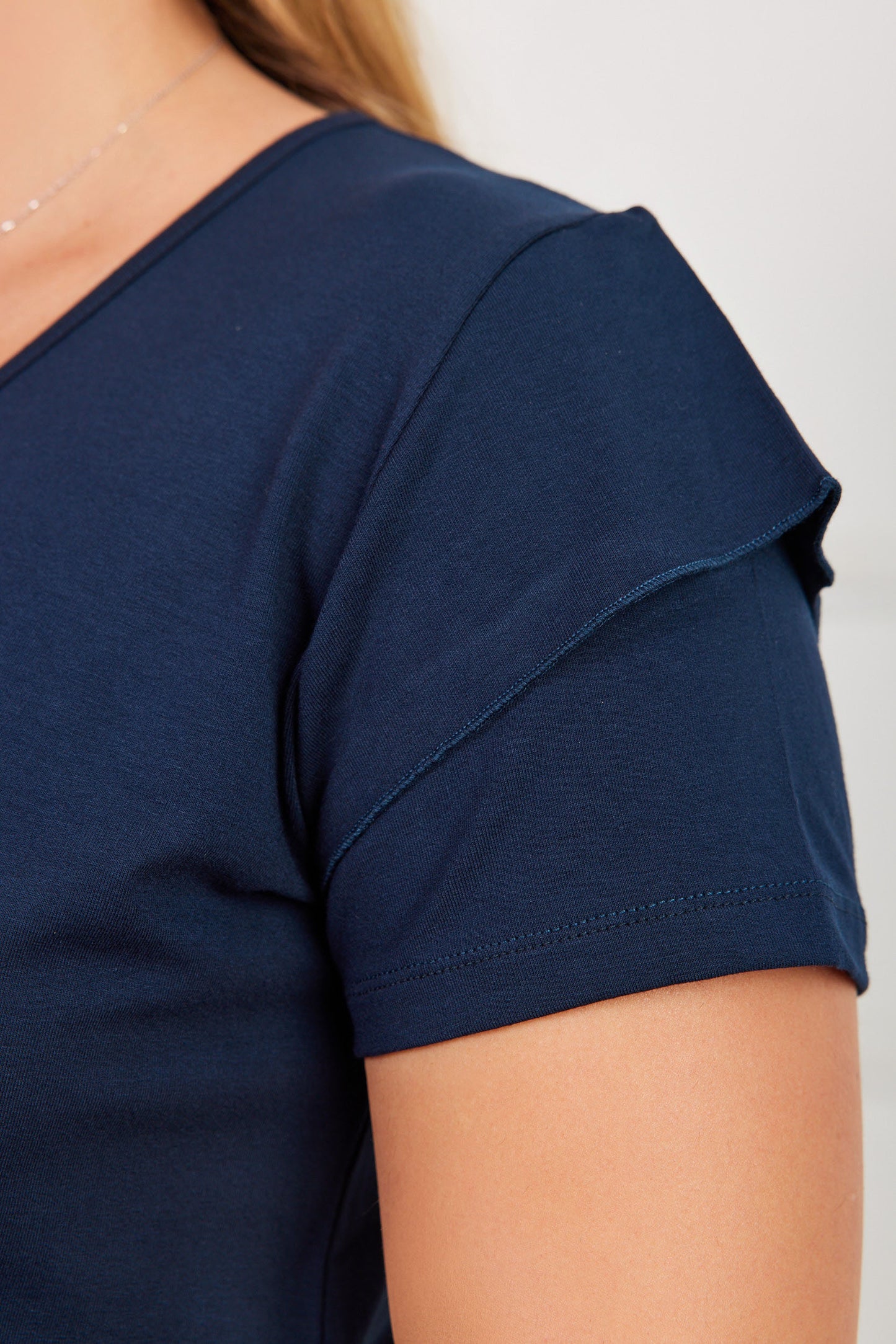 חולצת V הדפס PARIS